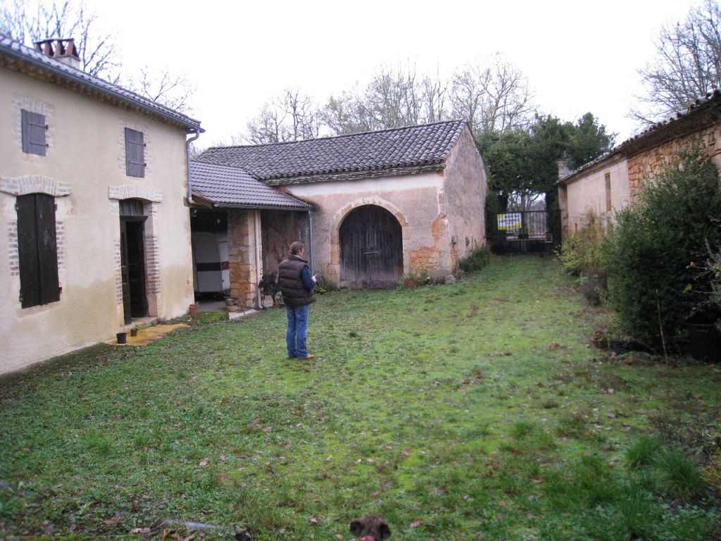 La cour avant rénovation